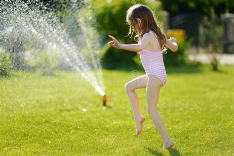 ‎Girls In The Yard 